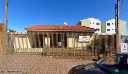 Casa para Venda em Campo Mourão, Centro, 3 dormitórios, 1 suíte, 3 banheiros, 2 vagas