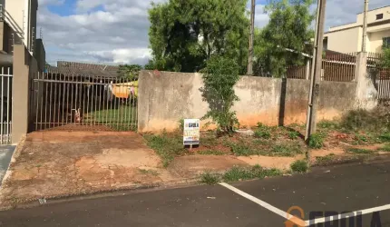 Casa para Venda em Campo Mourão, Centro, 2 dormitórios, 1 banheiro, 1 vaga