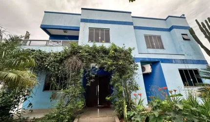 Sobrado para Venda em Campo Mourão, Vila Teixeira, 4 dormitórios, 1 suíte, 2 banheiros, 2 vagas