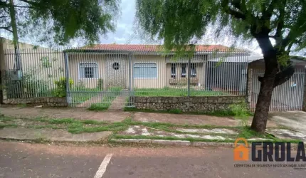 Casa para Venda em Campo Mourão, Centro, 3 dormitórios, 1 suíte, 3 banheiros, 1 vaga
