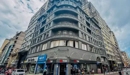 Ponto comercial para alugar na Rua Vigário José Inácio, 433, Centro, Porto Alegre por R$ 12.000
