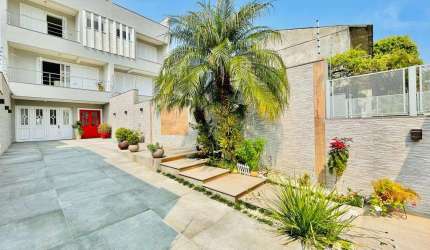 Casa em condomínio fechado com 4 quartos para alugar na Rua Arnaldo Ballve, 512, Jardim Itu Sabará, Porto Alegre por R$ 8.000
