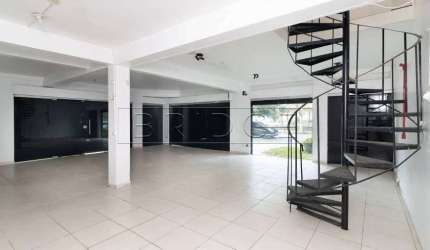 Ponto comercial para alugar na Avenida Cairu, 1034, Navegantes, Porto Alegre por R$ 6.500