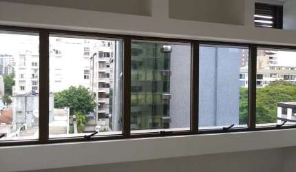 Sala comercial para alugar na Rua Padre Chagas, 185, Moinhos de Vento, Porto Alegre por R$ 2.819