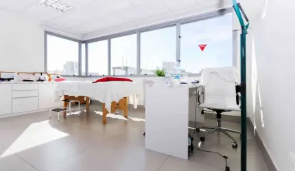 Sala comercial para alugar na Rua Conde de Porto Alegre, 545, Floresta, Porto Alegre por R$ 2.500