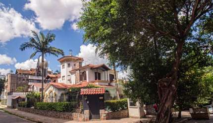 Casa em condomínio fechado com 3 quartos para alugar na Rua Eça de Queiroz, 530, Petrópolis, Porto Alegre por R$ 14.000
