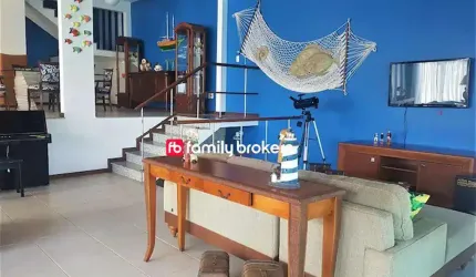 MANSÃO EM ANGRA DOS REIS: COM DECÔ PARTICULAR PARA LANCHA E 805m² À VENDA