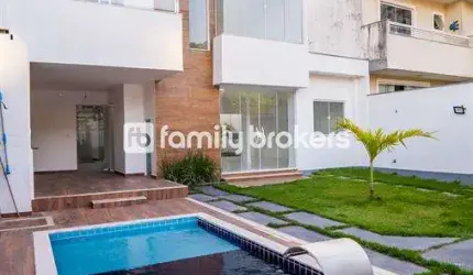 PECHINCHA: IMPÉCAVEL CASA DUPLEX À VENDA EM CONDOMÍNIO FECHADO