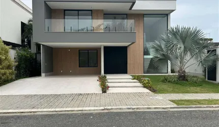 CONDOMINIO ALPHAVILLE: LUXUOSA CASA TRIPLEX COM 5 SUÍTES | 600 M² | 4 VAGAS