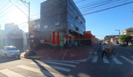 Prédio comercial no bairro Vila Maria Baixa.