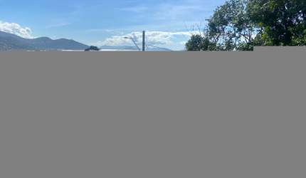 Terreno em região nobre com vista para o mar !