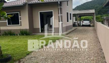 Duas casas no terreno em Schroeder muito espaço, otima localizaão