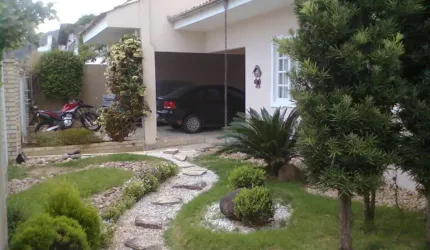 Linda Casa Ressacada com 6 dormitórios e piscina
