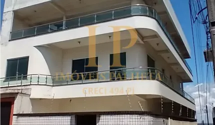 Vende-se Prédio no São Raimundo de 3 andares, 4 dormitórios, com vista para o Rio Ne-gro.