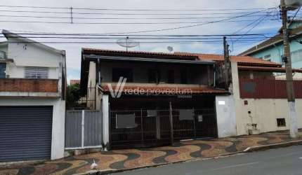 Casa com 3 quartos à venda na Rua Doze de Outubro, 566, Vila Santana, Valinhos, 278 m2 por R$ 750.000