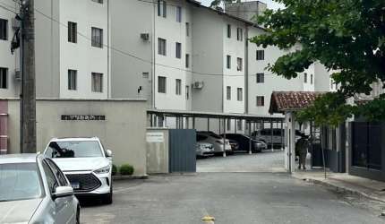 Apartamento  TÉRREO com TRÊS quartos no Costa e Silva