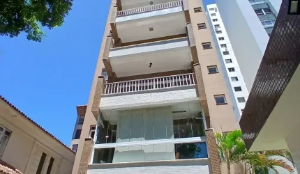 Corredor da Vitória >4 quartos 2 suítes> varanda e dependência completa