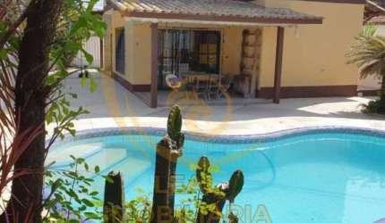 Casa para Venda em Niterói, Piratininga, 4 dormitórios, 2 suítes, 2 banheiros, 2 vagas