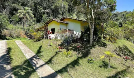Sítio Exclusivo com Vista para o Lago, Gramado e Casa 3 Quartos na Região do Galo