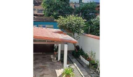 CASA EM JARDIM CAMBURI, AMPLA E AREJADA COM 2 QUARTOS PARA LOCAÇÃO