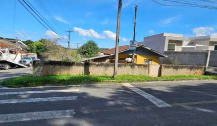 Residência  com amplo terreno - Otima oportunidade