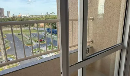 Apartamento com sacada e planejados