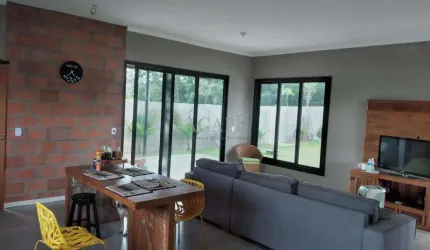Casa à venda em Jaguariúna, Pinhalzinho, com 2 quartos, com 183 m², Condomínio Plaza Ville