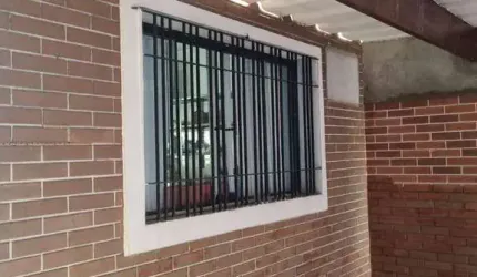 Casa com 3 dormitórios à venda, 170 m² por R$ 300.000,00 - Vila Adelaide Perella - Guarulhos/SP