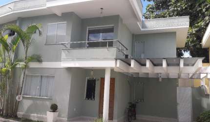 Linda casa duplex em condominio