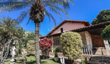 Casa em Jacarepaguá de 3 quartos à venda. Próxima à Estrada do Rio Grande.