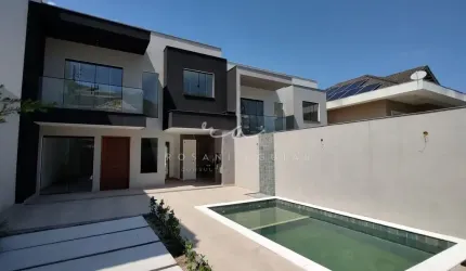 Casa Duplex Nova de Alto Padrão com Piscina e Espaço Gourmet no Condomínio Vale do Ipê – Pechincha