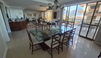Excelente apartamento na Orla da Barra da Tijuca