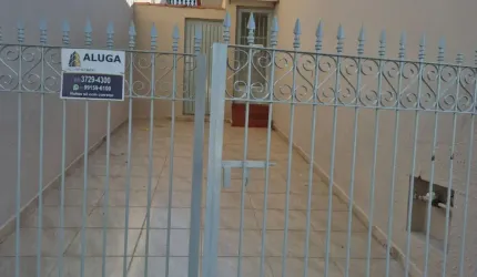 Casa térrea, 2 dormitórios, próx ao centro historico