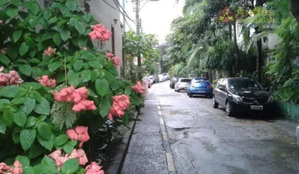 Vila Fechada há 2 quadras do metrô Sobrado Reformado  3 dorms 1 suíte 1 vaga à venda, 136 m² por R$ 900.000 - Santana - São Paulo/SP