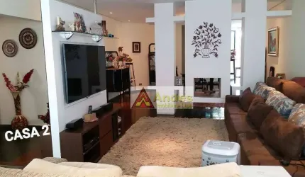 Magnífico sobrado em local nobre, com 4 suítes, escritório, duas varandas, sala ampla com lareira, lavabo, garagem  para 6 autos.