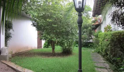 Belíssima Casa localização Privilegiada Piscina Churrasqueira Arvores Frutíferas rua s/ saída à  venda por R$ 1.750.000 - Jardim Virginia Bianca -/SP