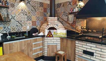 Espaçoso sobrado 3 suítes, cozinha estilo americano, espaço gourmet e 5 vagas 250 m2 próximo ao shopping