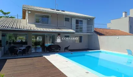 Residência 05 suítes e piscina no Atami Sul