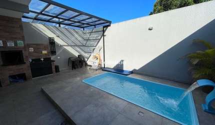 Casa mobiliada com piscina no centro de Matinhos