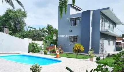Sobrado com piscina em Shangri-lá
