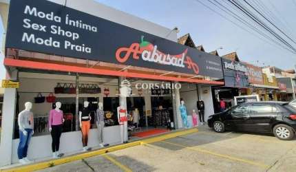 Prédio comercial em frente a rodovia Ipanema