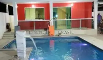 Casa solta a venda com 3 suítes e piscina
