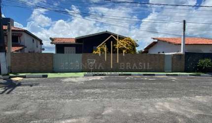 ÓTIMA CASA 4 quartos, em condomínio fechado próximo da Estrada do Côco