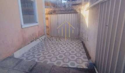VENDO CASA 2/4 EM RUA PUBLICA CENTRO-LAURO DE FREITAS