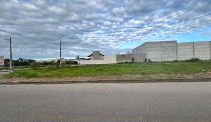 Oferta imperdível! Lote de esquina com 645 m2 pronto para construir