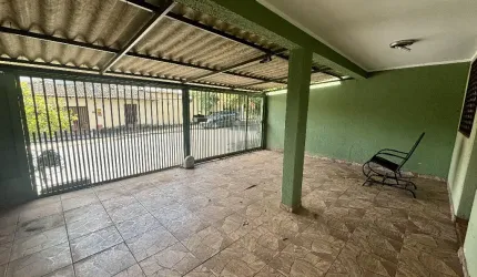 Casa com 3 Quartos e 3 banheiros à Venda, 276 m² por R$ 500.000