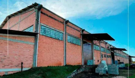 Barracão na BR-277 em Localização Estratégica com Acesso Facilitado!