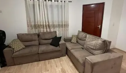 Sobrado Mobiliado à Venda na Enseada – 2 Dormitórios, Condomínio com Lazer