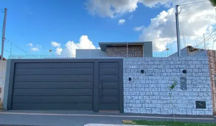 Casa Térrea (3 quartos sendo uma suíte com Closet e Piscina)