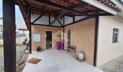 CASA COM 03 DORMITÓRIOS/QUARTOS NO BAIRRO BARRA DO ARIRIU -  PALHOÇA A VENDA POR R$ 320.000,00